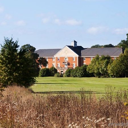 ホテル ウィットルベリー パーク Whittlebury エクステリア 写真