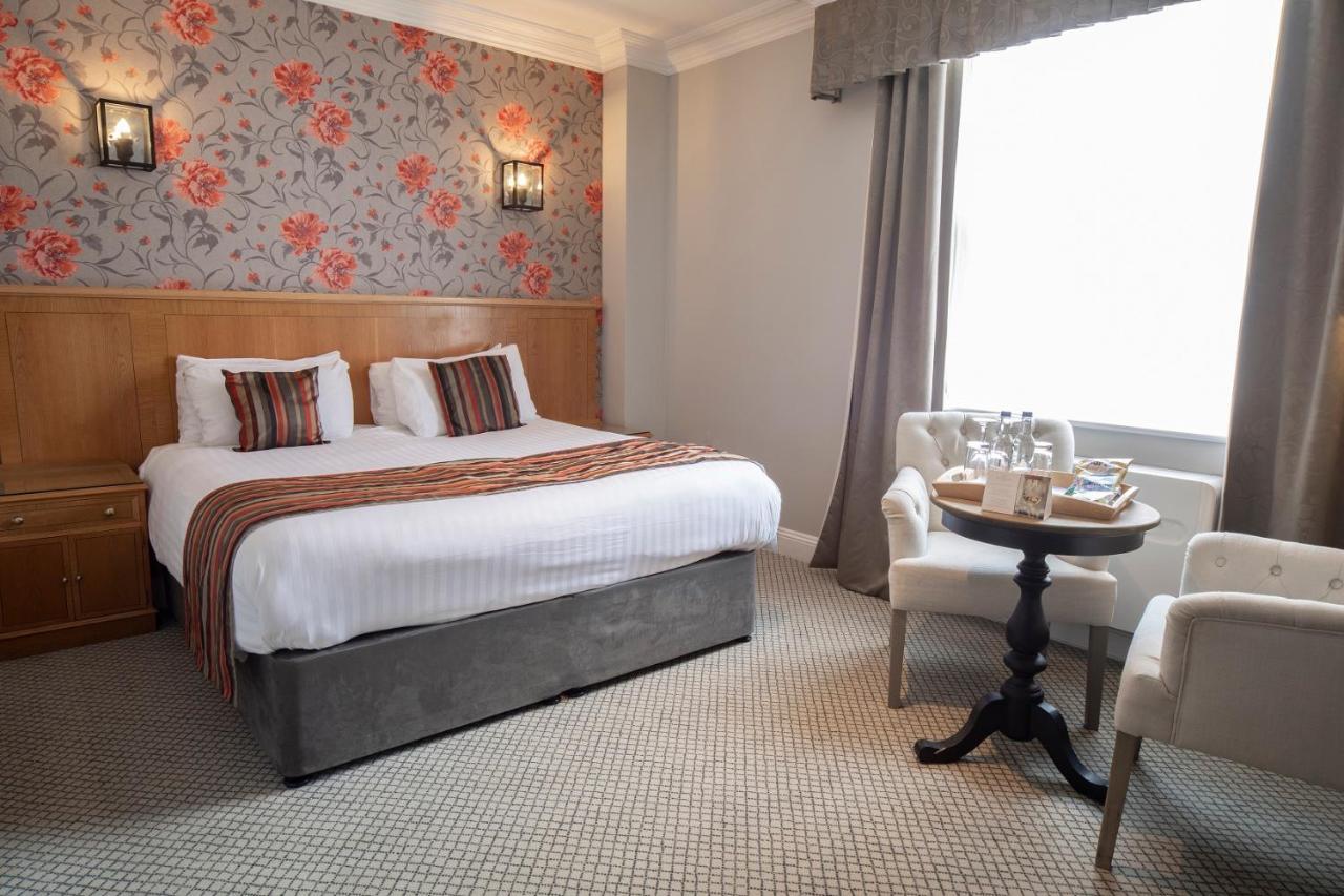 ホテル ウィットルベリー パーク Whittlebury エクステリア 写真