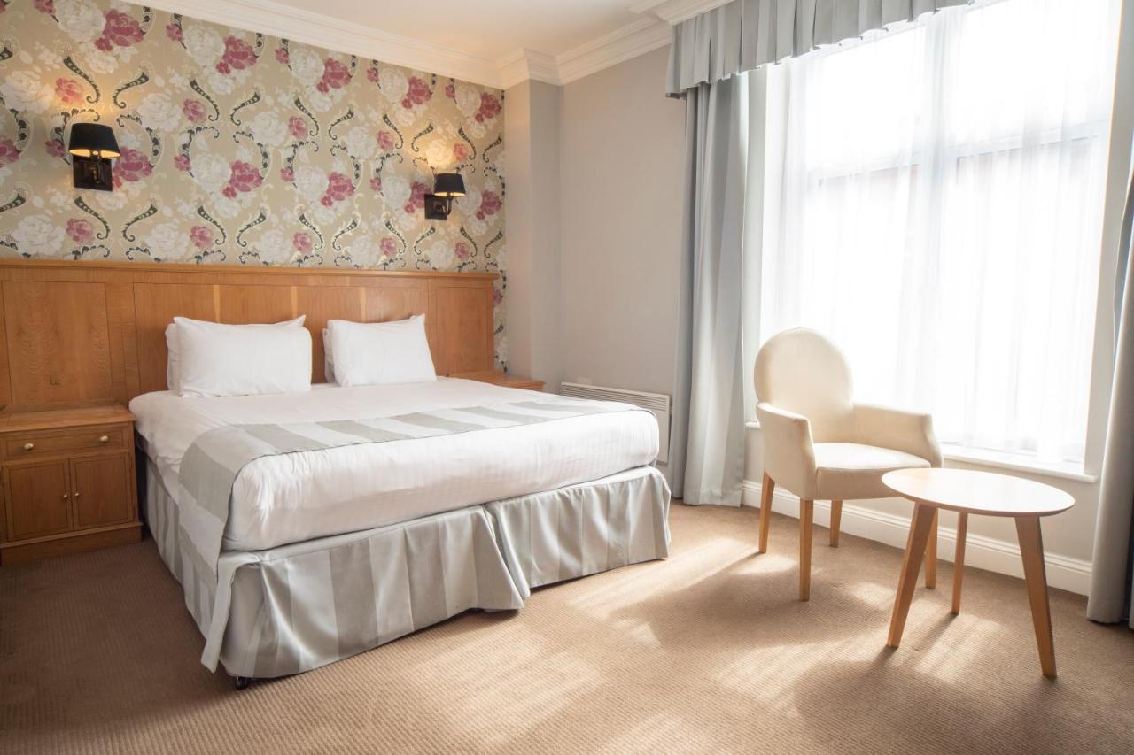 ホテル ウィットルベリー パーク Whittlebury エクステリア 写真