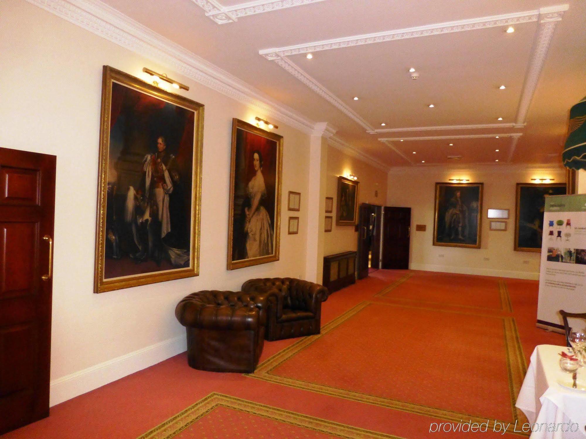 ホテル ウィットルベリー パーク Whittlebury エクステリア 写真