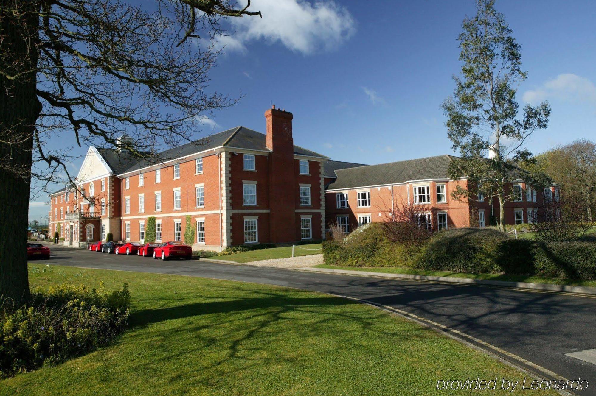 ホテル ウィットルベリー パーク Whittlebury エクステリア 写真