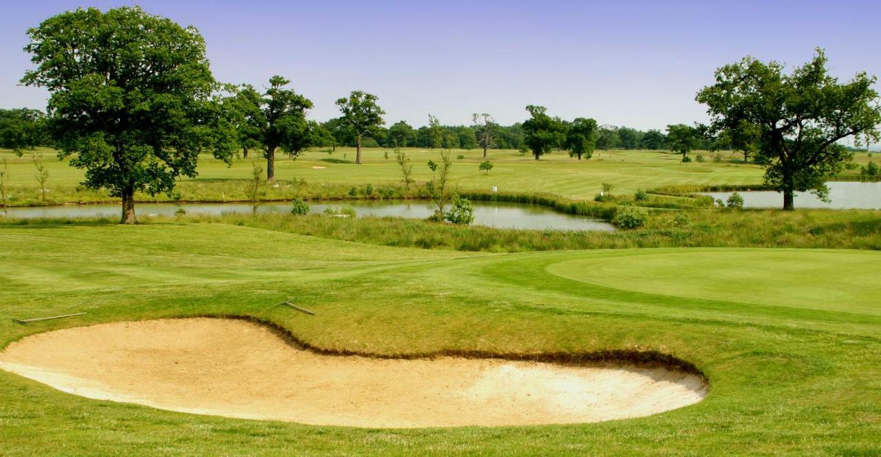 ホテル ウィットルベリー パーク Whittlebury エクステリア 写真